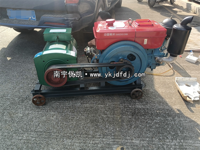 2024年10月21日，客戶到店自提20KW單缸柴油發(fā)電機(jī)組