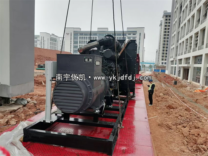 2024年11月6日，南寧項目1120KW上柴發(fā)電機組到貨安裝調試