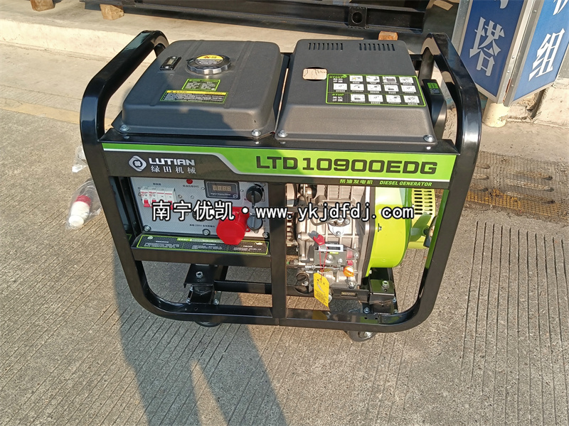 2025年1月20日，客戶到店自提并試機8KW柴油發(fā)電機組